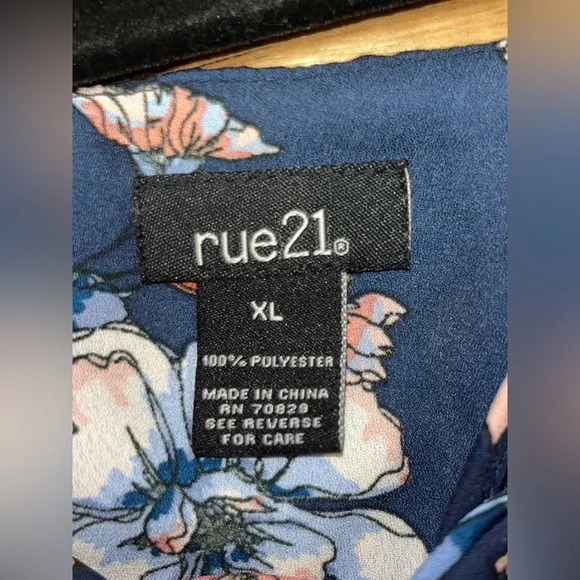 Rue 21 Blouse Size XL - Picture 2 of 6